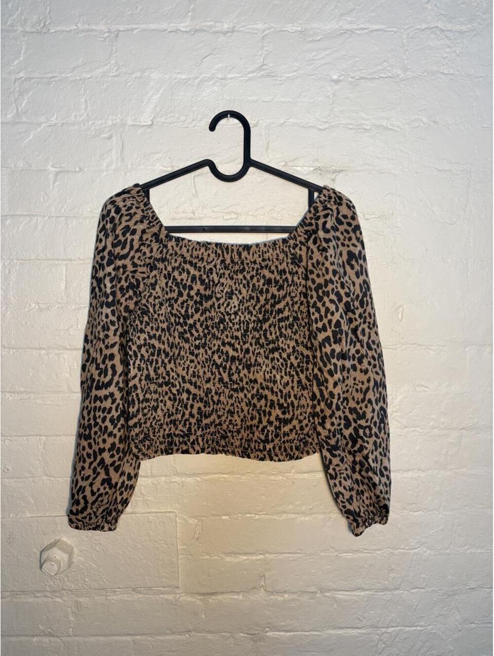 Gap Kids leopard print crop blouse in XL- fits adult S/M